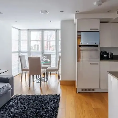 Appartamento Modern 2Br And Elevator C-London